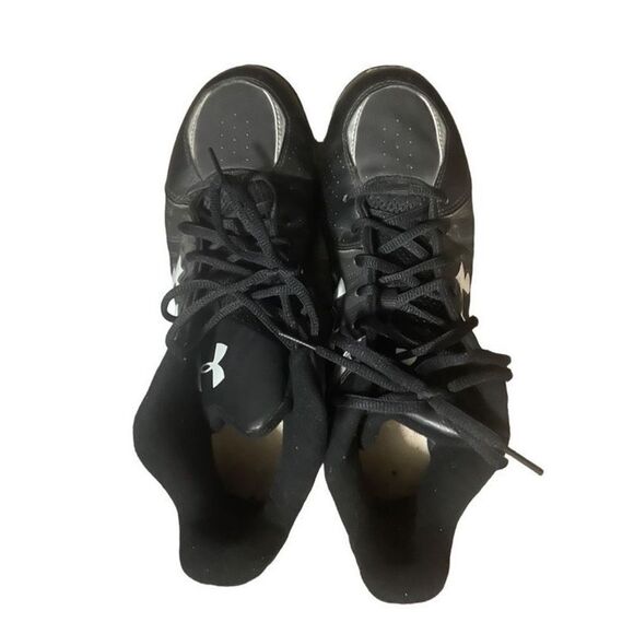 NWOT Under Armour Football Cleats 10.5 - Picture 2 of 5